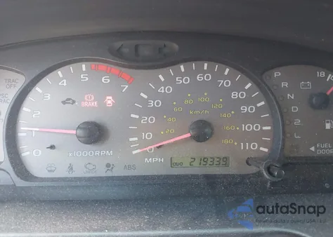 2004 Toyota Sequoia Sr5 V8 z USA, uszkodzony, nr VIN 5TDZT34A34S230301